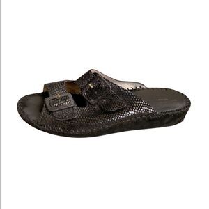 LA PLUME JEN SANDAL Black Size 6.5